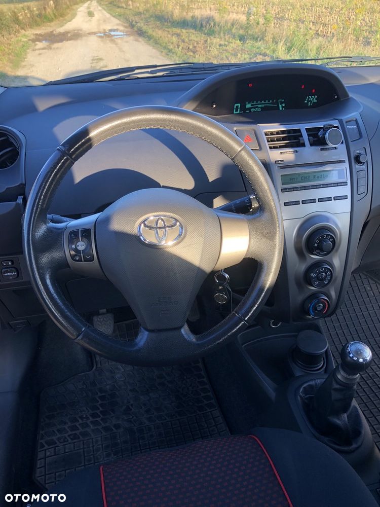Toyota Yaris - 16