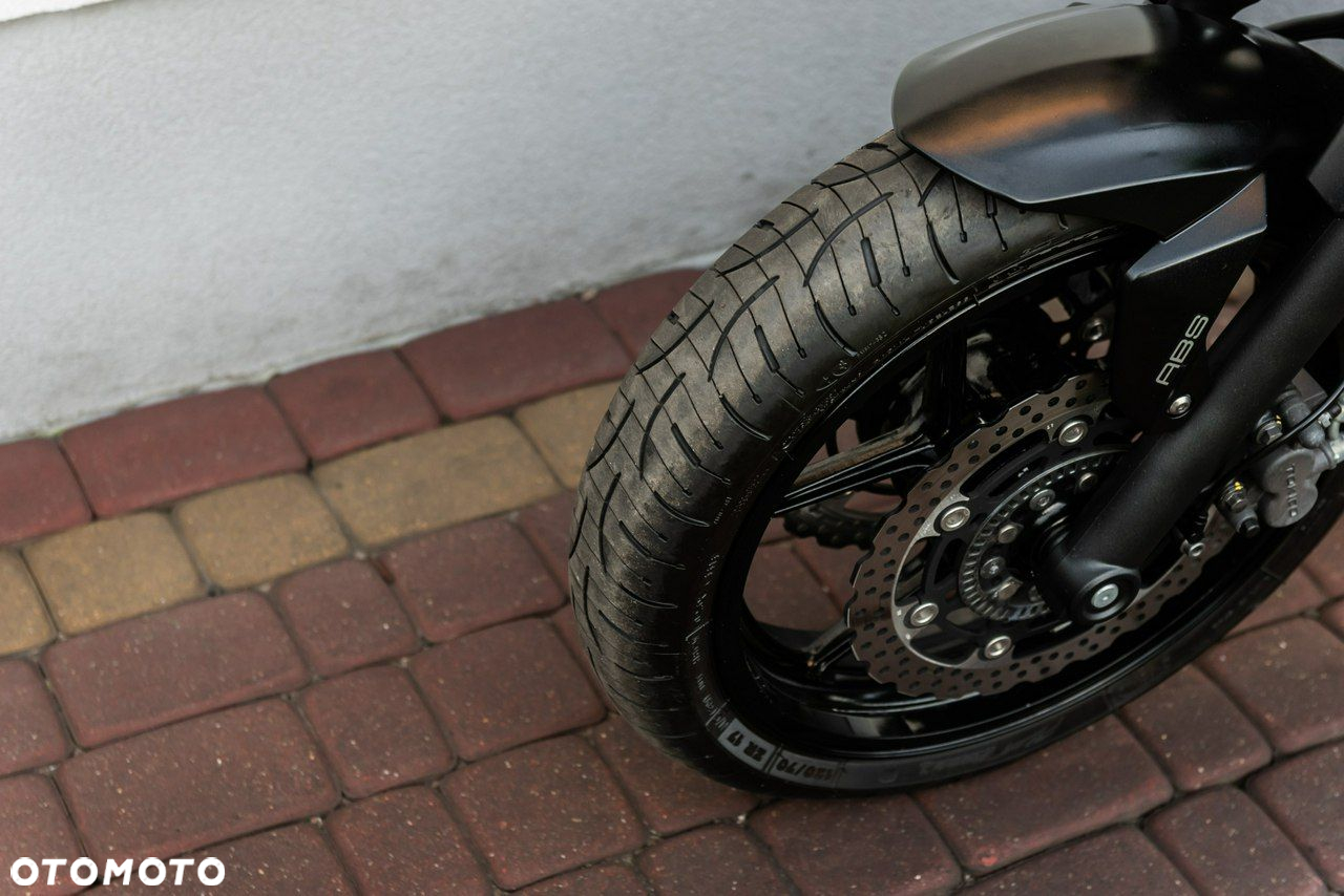 Kawasaki ER - 8