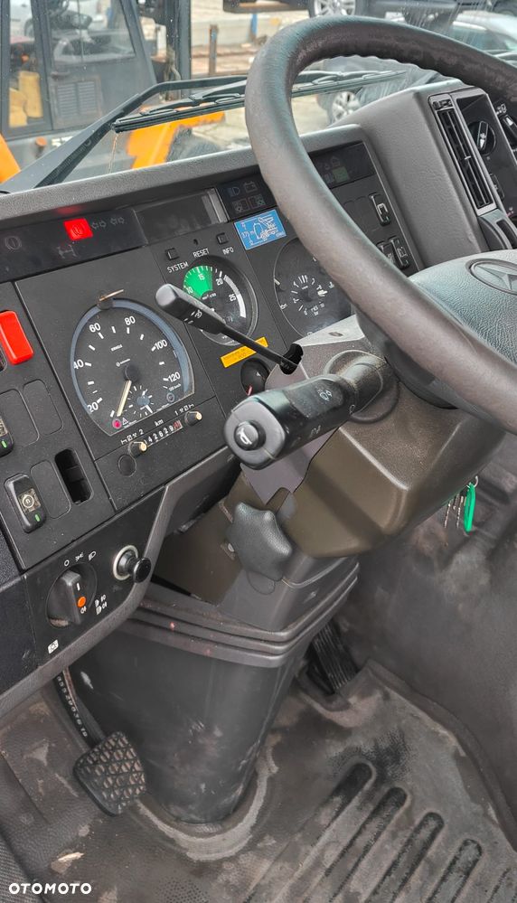 Mercedes-Benz 1827 - 15