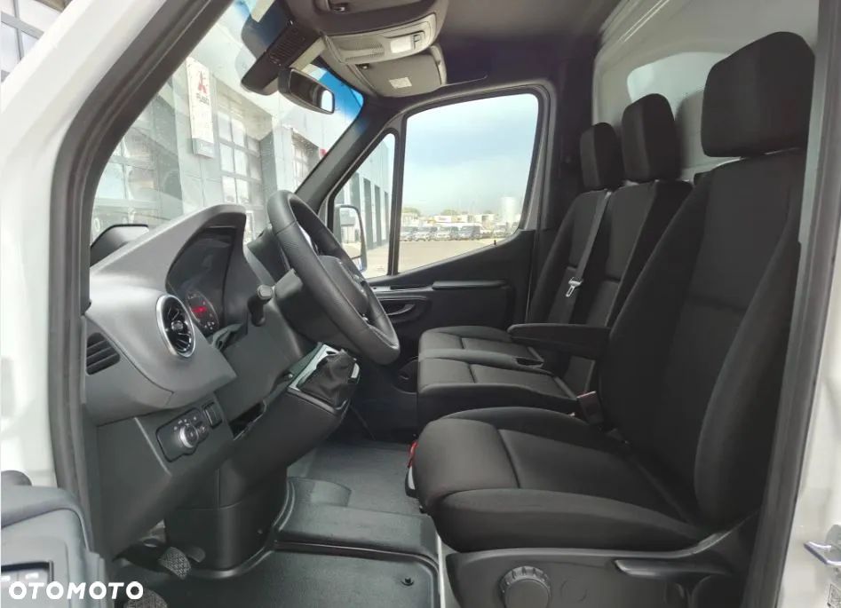 Mercedes-Benz Sprinter - 10