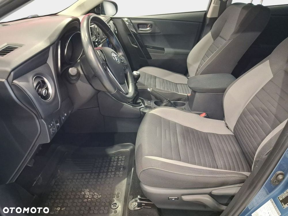 Toyota Auris - 12