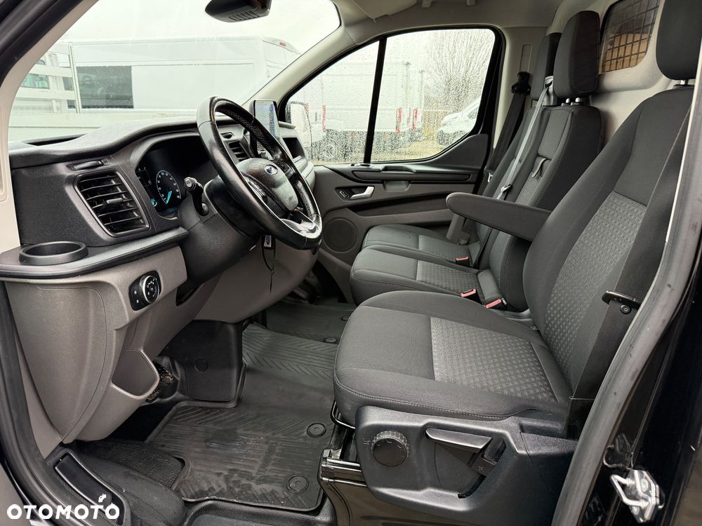 Ford TRANSIT CUSTOM BLACK EDITION L2H1/2xBoczne drzwi/Automat/Bi-Xenon/Navi/Klima/Kamera/Grzane fotele/PDC przód i tył/Grzana szyba/Hak/Bagażnik - 16