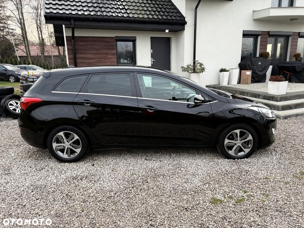 Hyundai i30 blue Kombi 1.6 GDi Passion - 16