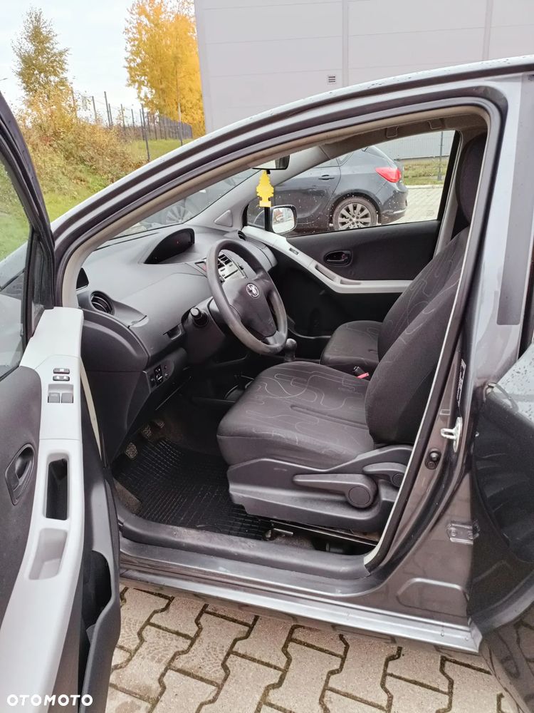 Toyota Yaris - 7