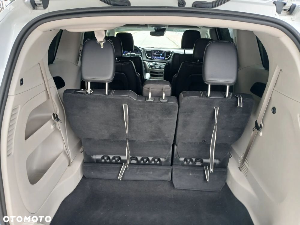 Chrysler Pacifica - 27