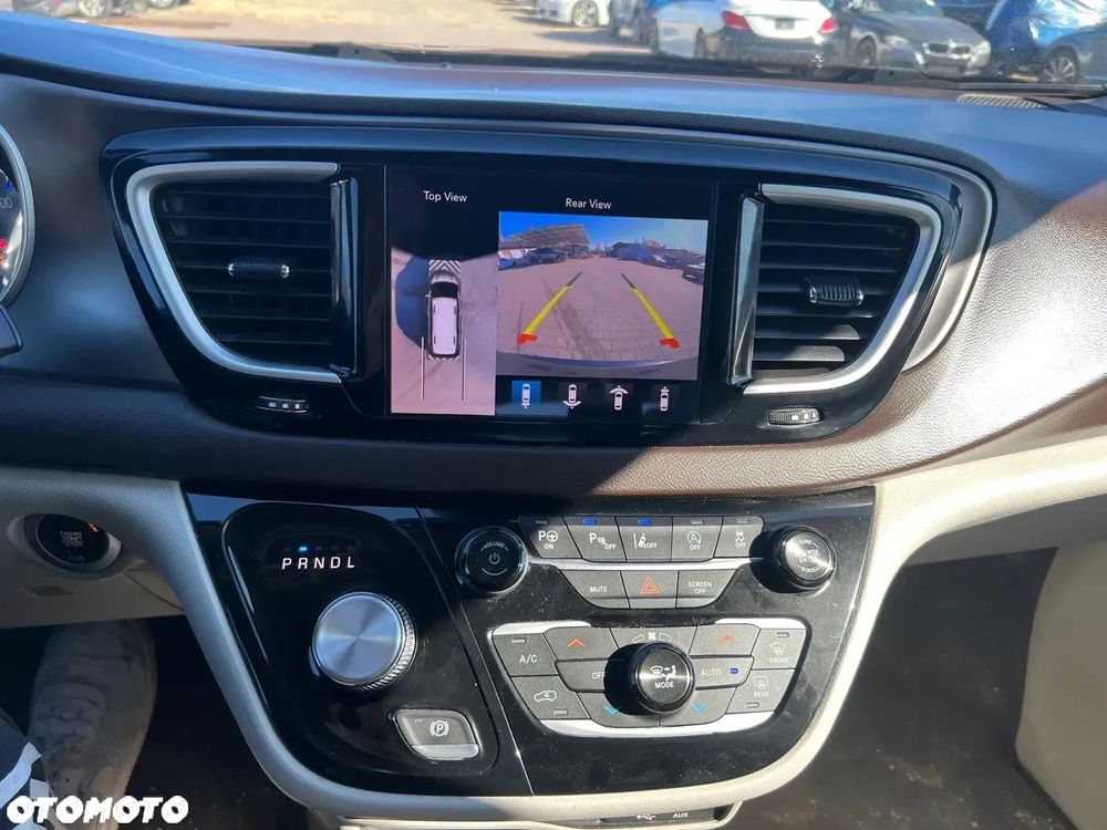 Chrysler Pacifica - 14