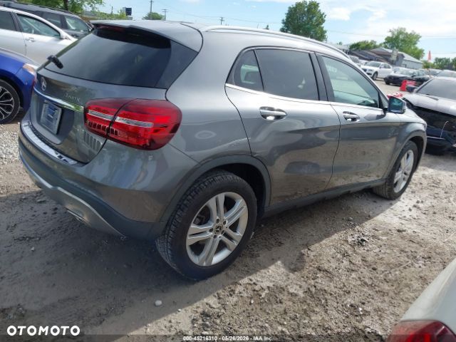 Mercedes-Benz GLA 250 4Matic 7G-DCT - 5