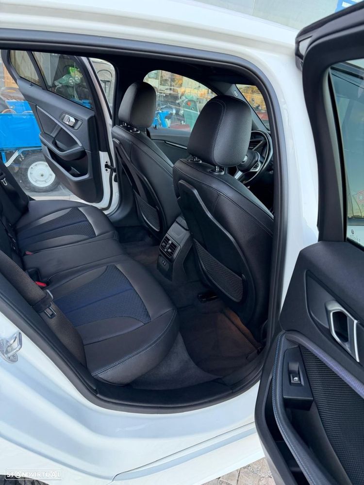 BMW 118 d Pack Desportivo M - 16