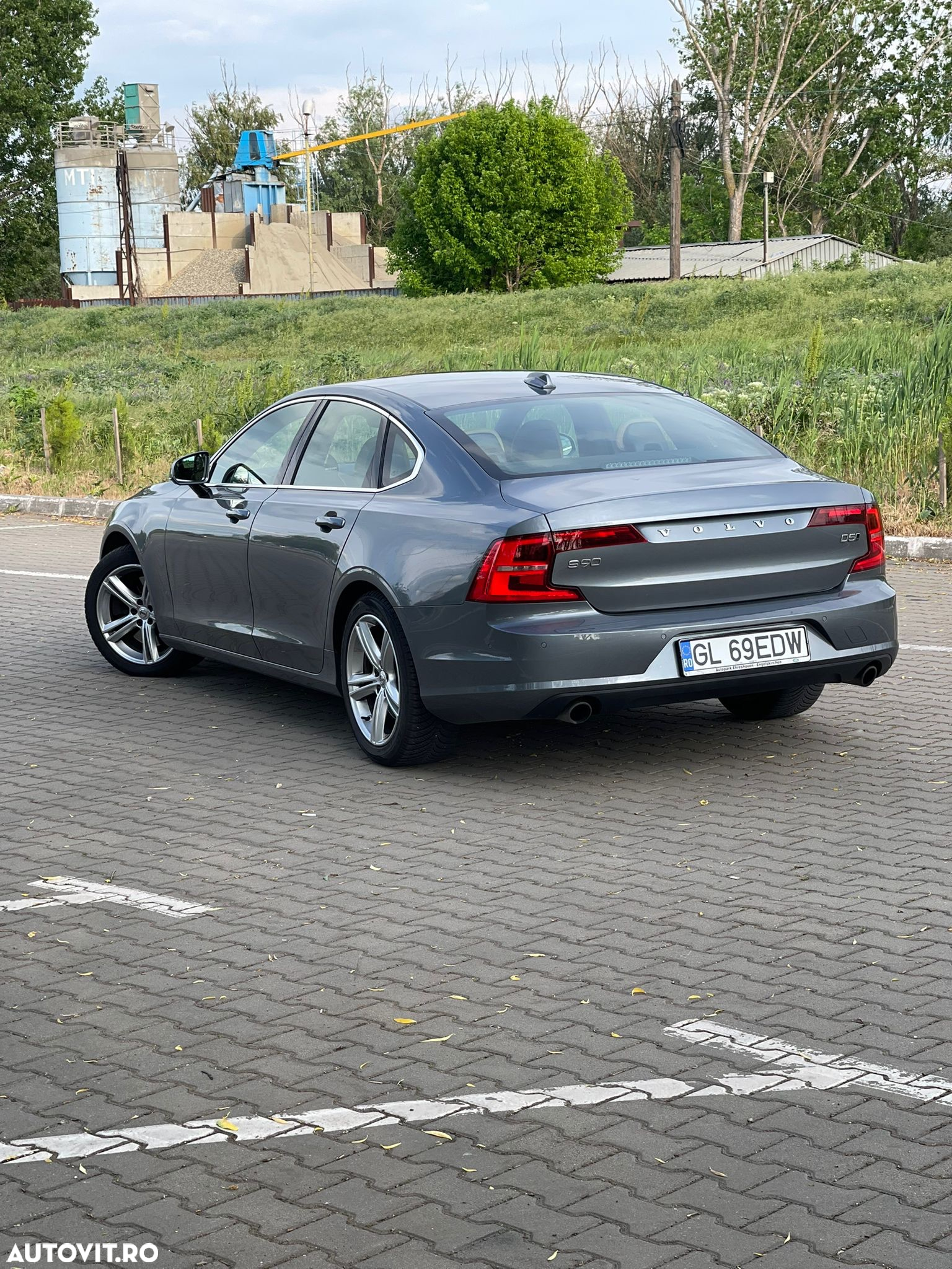 Volvo S90 D5 AWD Geartronic Momentum Pro - 3