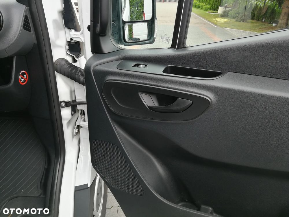 Mercedes-Benz Sprinter 319 - 13