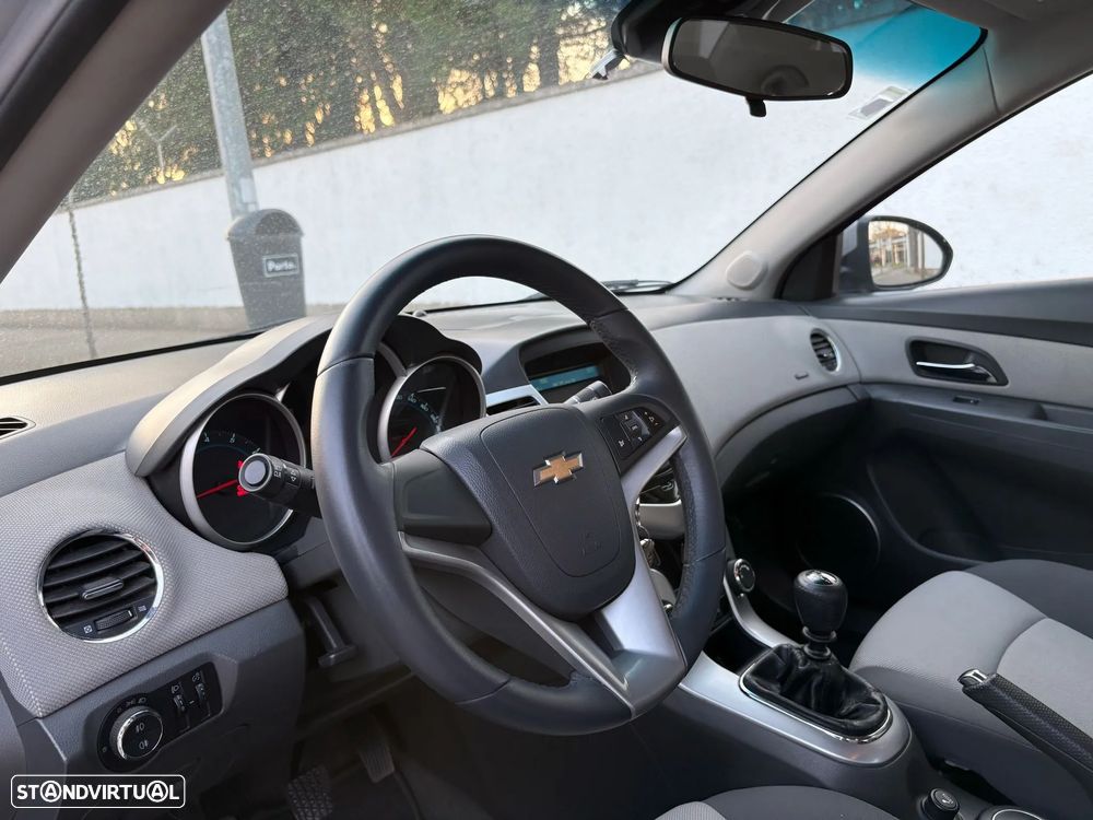 Chevrolet Cruze 1.6 LS - 8