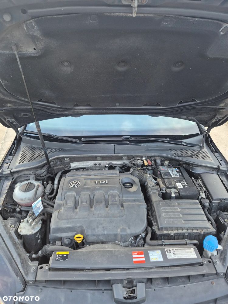 Volkswagen Golf 1.6 TDI BlueMotion Technology Cup - 35