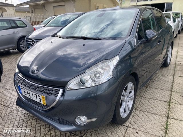 Peugeot 208 1.6 e-HDi Allure - 21