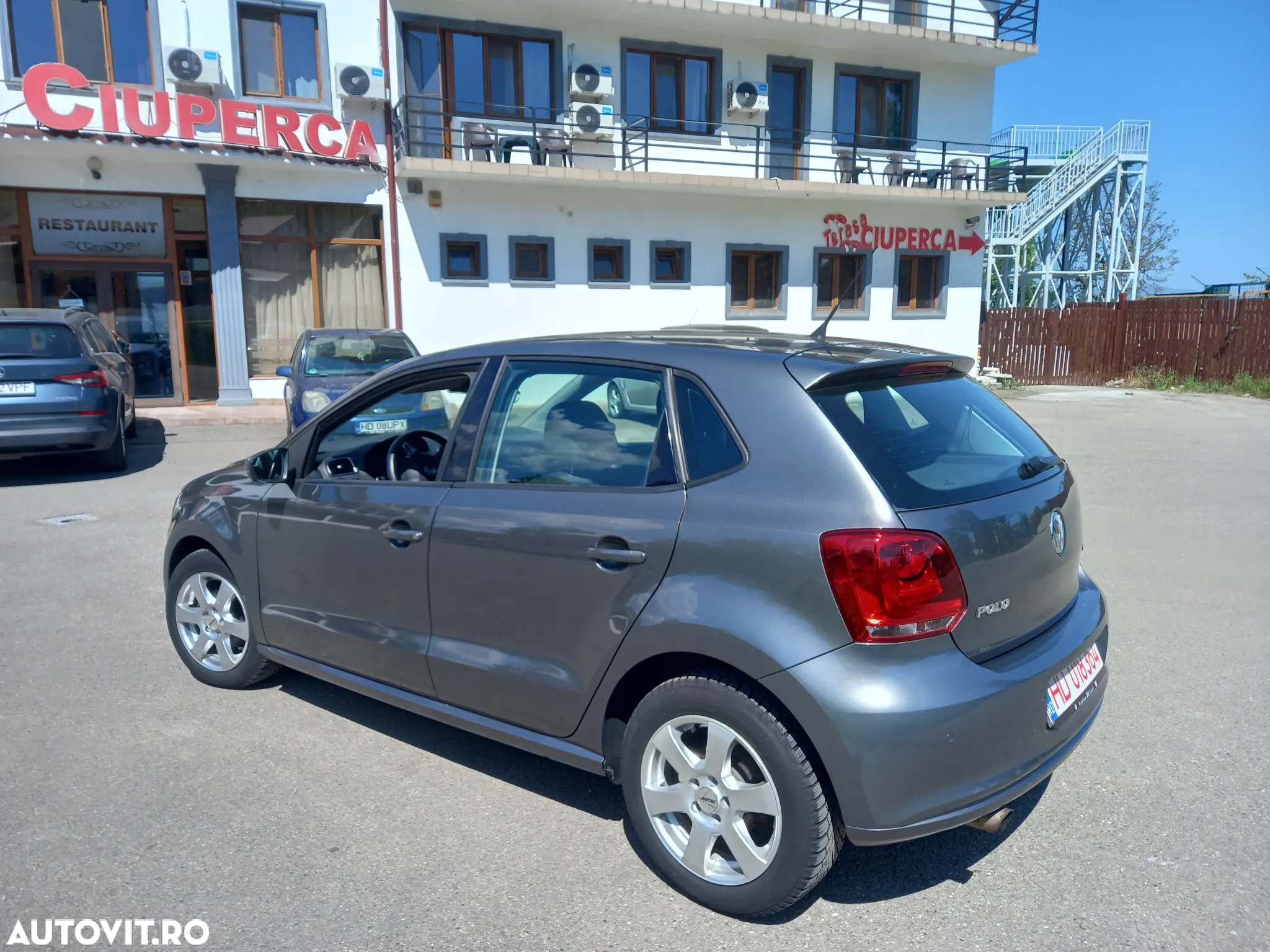 Volkswagen Polo - 2