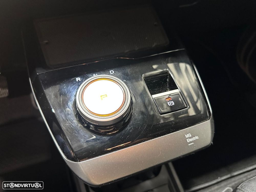 MG MG4 64 kWh Luxury - 37
