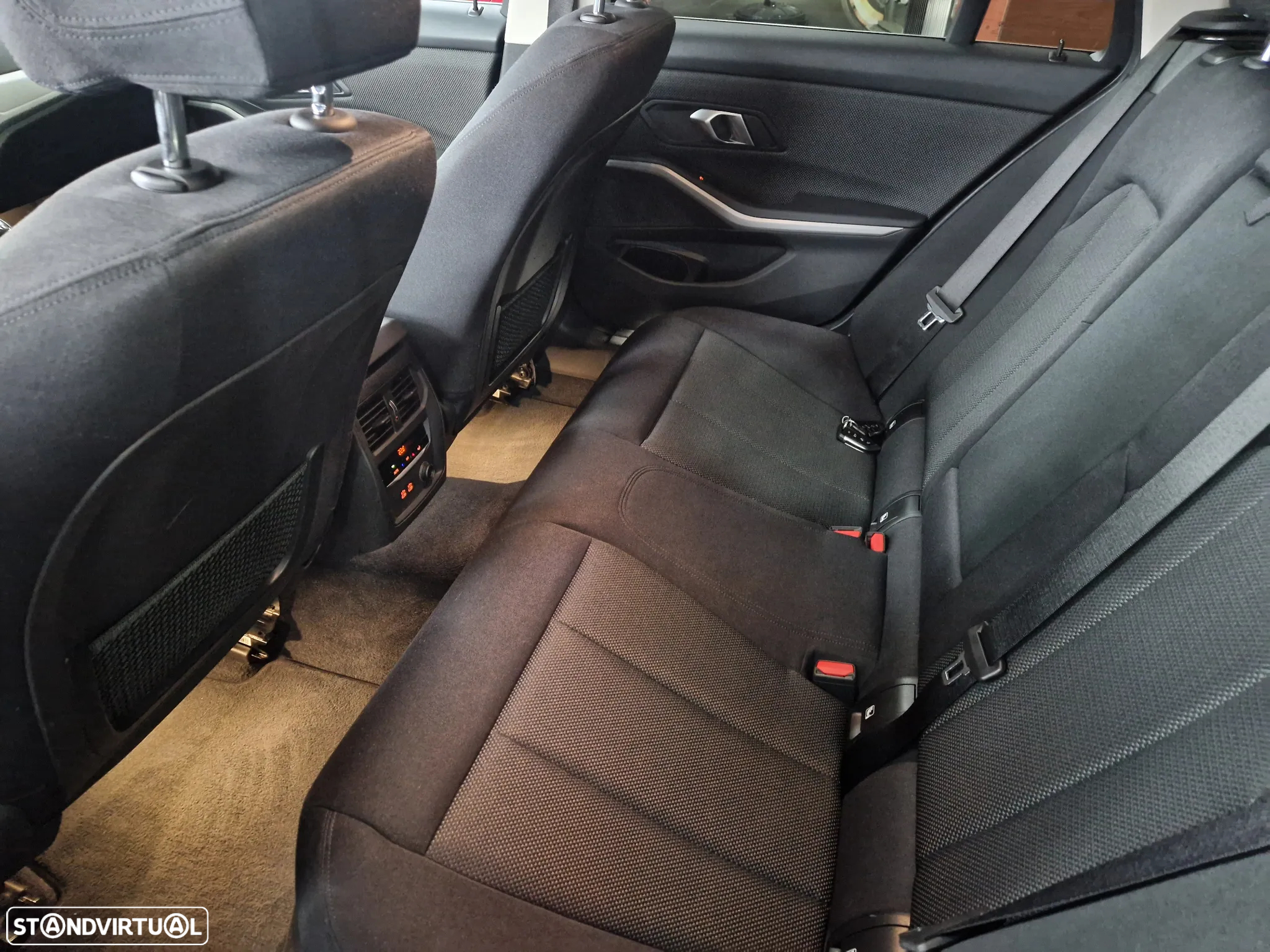 BMW 318 d Touring Sport Line - 31