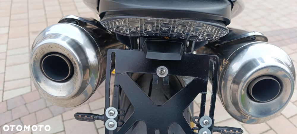 Triumph Street Triple - 30