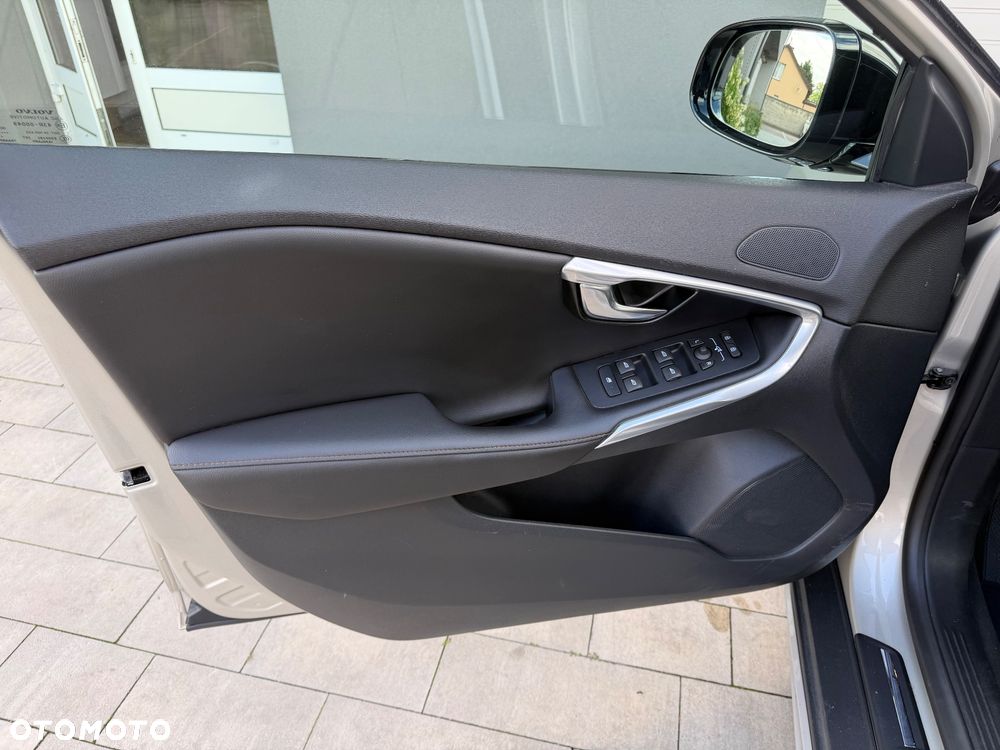 Volvo V40 Cross Country T3 Drive-E Momentum - 12