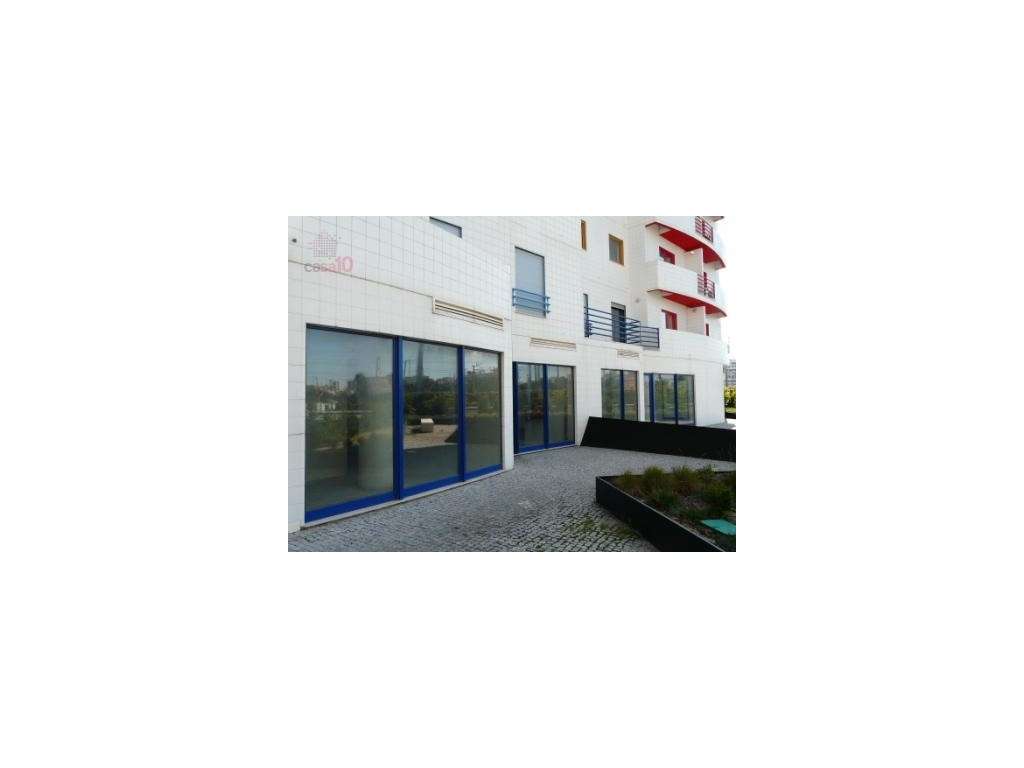 Loja com excelente área, para arrendar, no Parque das Nações - Grande imagem: 2/27