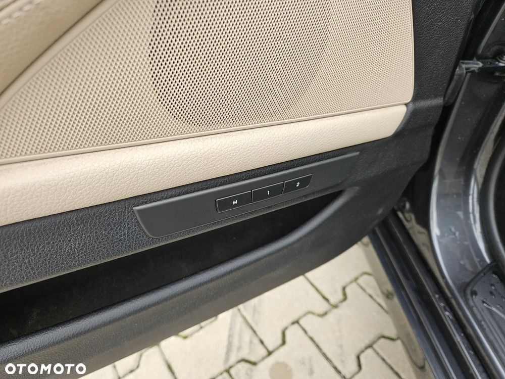 BMW Seria 5 525d - 26