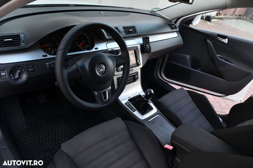 Volkswagen Passat Variant 2.0 TDI DPF R-Line Edition - 13