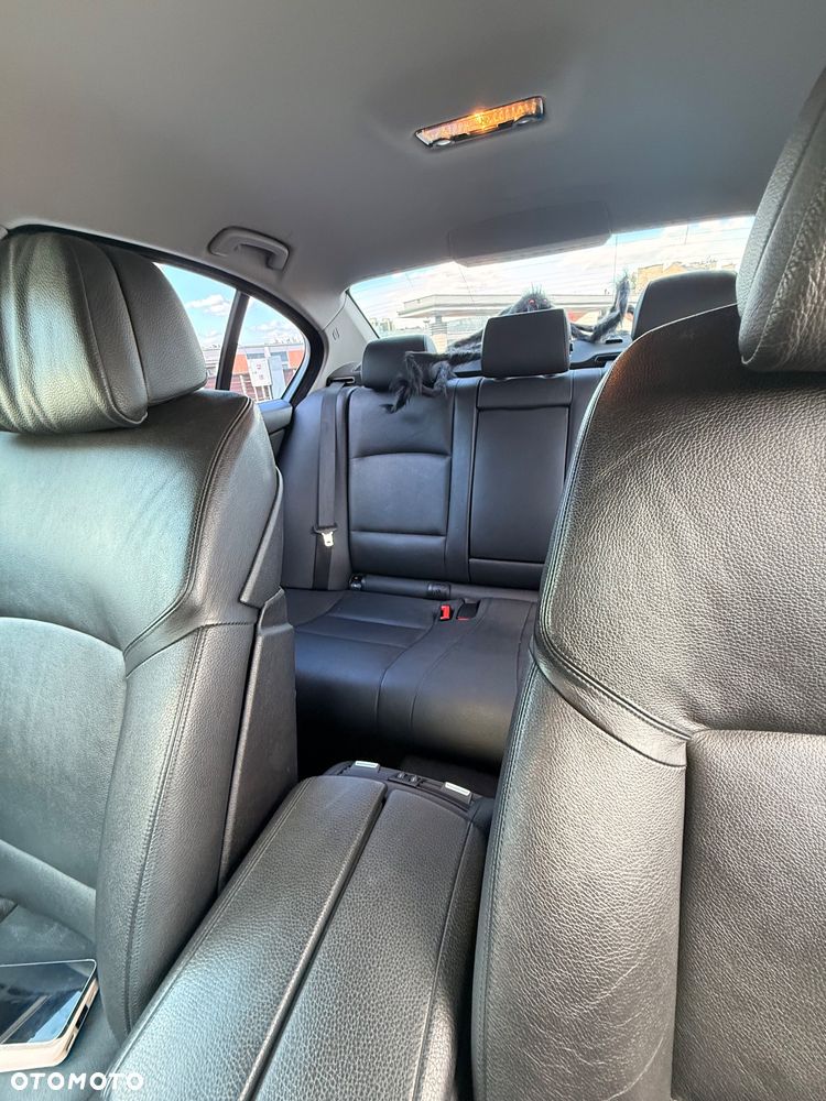 BMW Seria 5 523i - 8