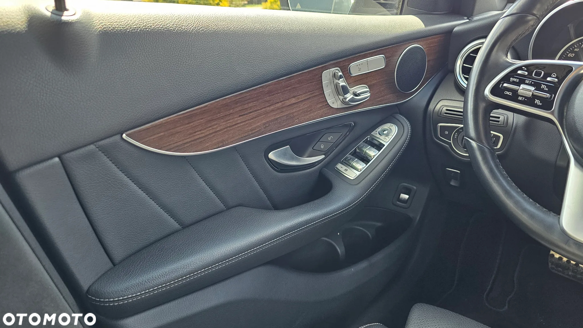Mercedes-Benz GLC 300 4Matic 9G-TRONIC AMG Line - 16