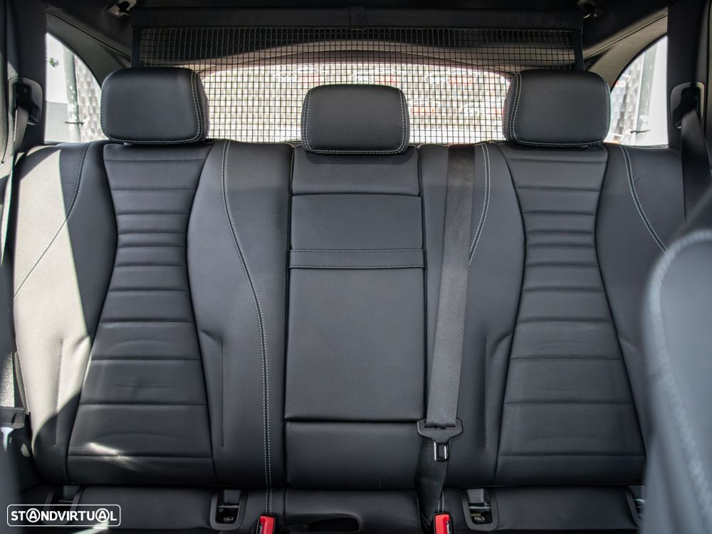 Mercedes-Benz E 300 de 9G-TRONIC AMG Line - 25