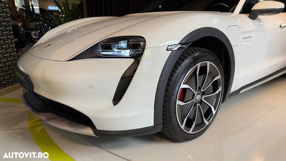 Porsche Taycan 4S Cross Turismo - 9
