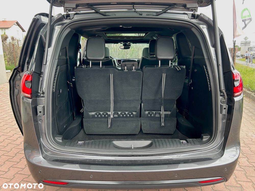 Chrysler Pacifica - 5