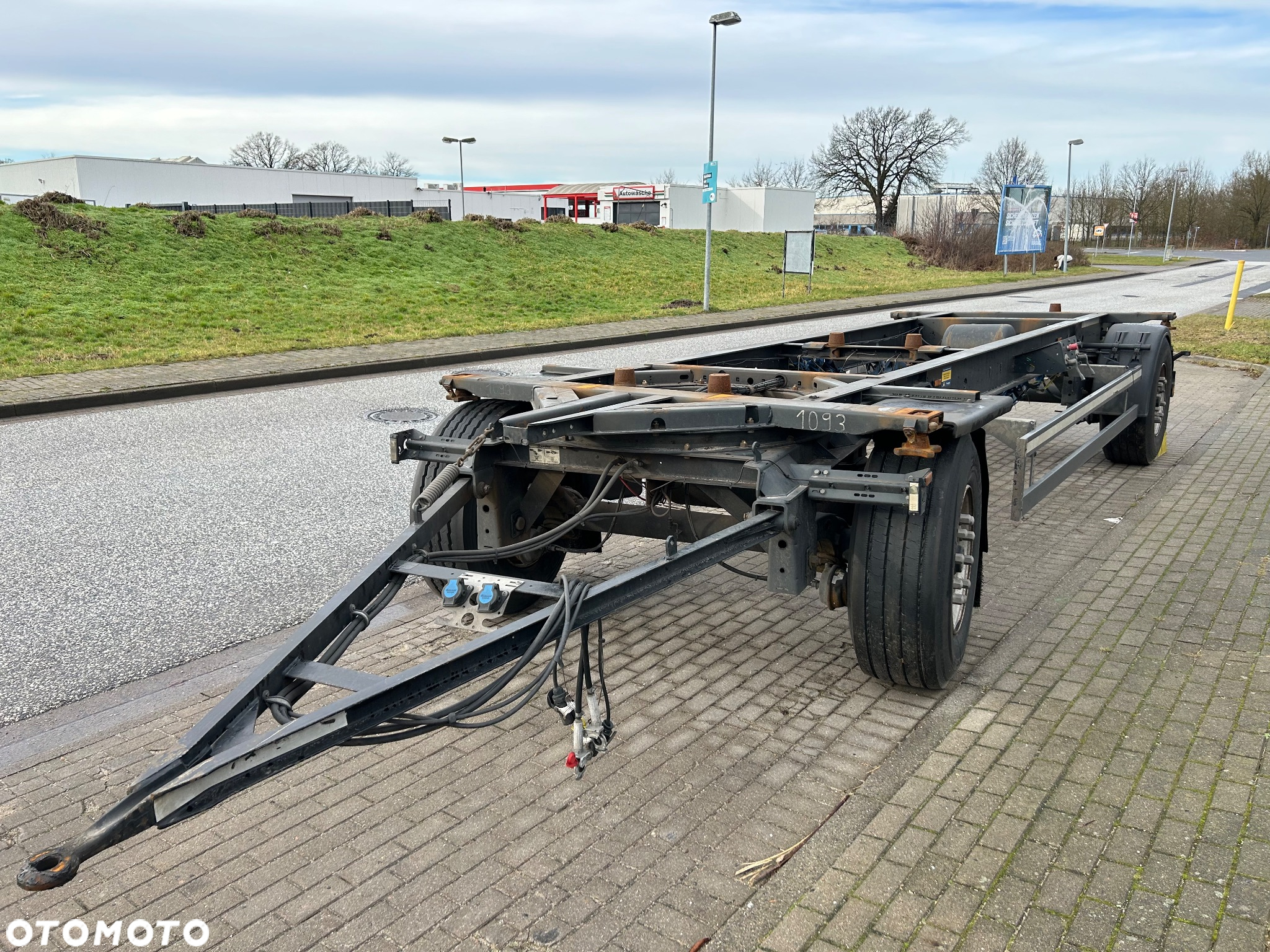 Krone BDF z Niemiec ładne opony stan BDB pod kontener podkontenerowa dyszel - 11