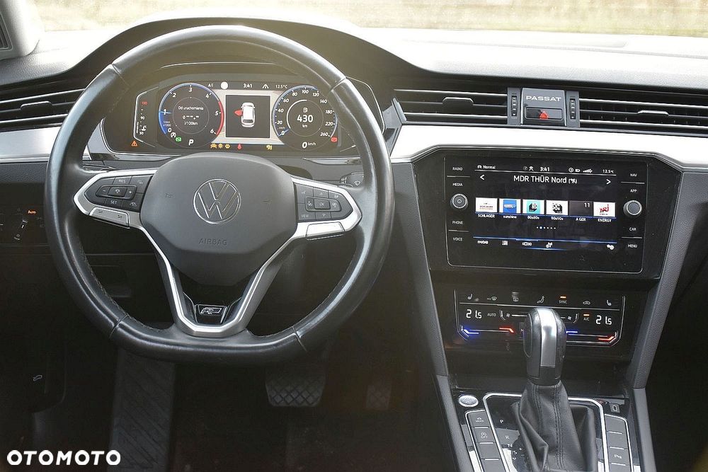 Volkswagen Passat Variant 2.0 TDI SCR DSG 4Motion Elegance - 28