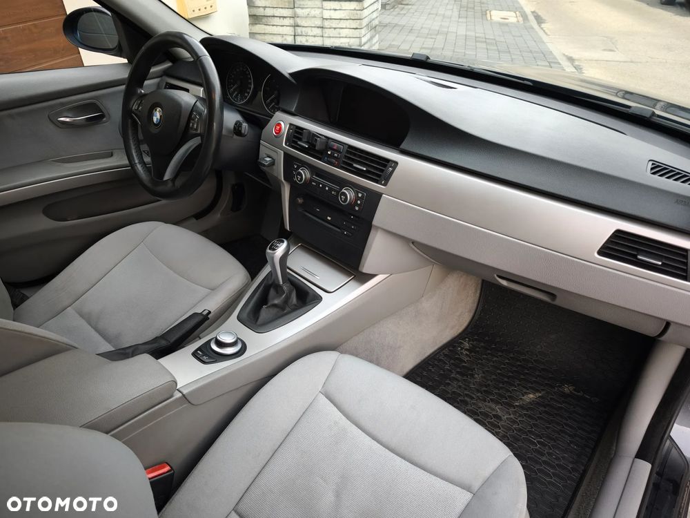 BMW Seria 3 320d Edition Sport - 16