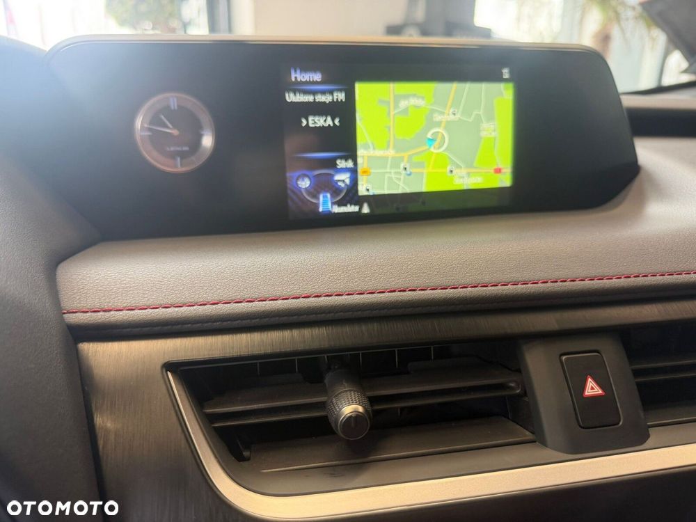 Lexus UX - 35