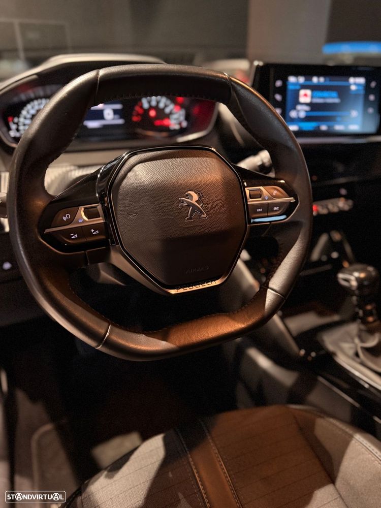 Peugeot 208 1.2 PureTech Allure - 18