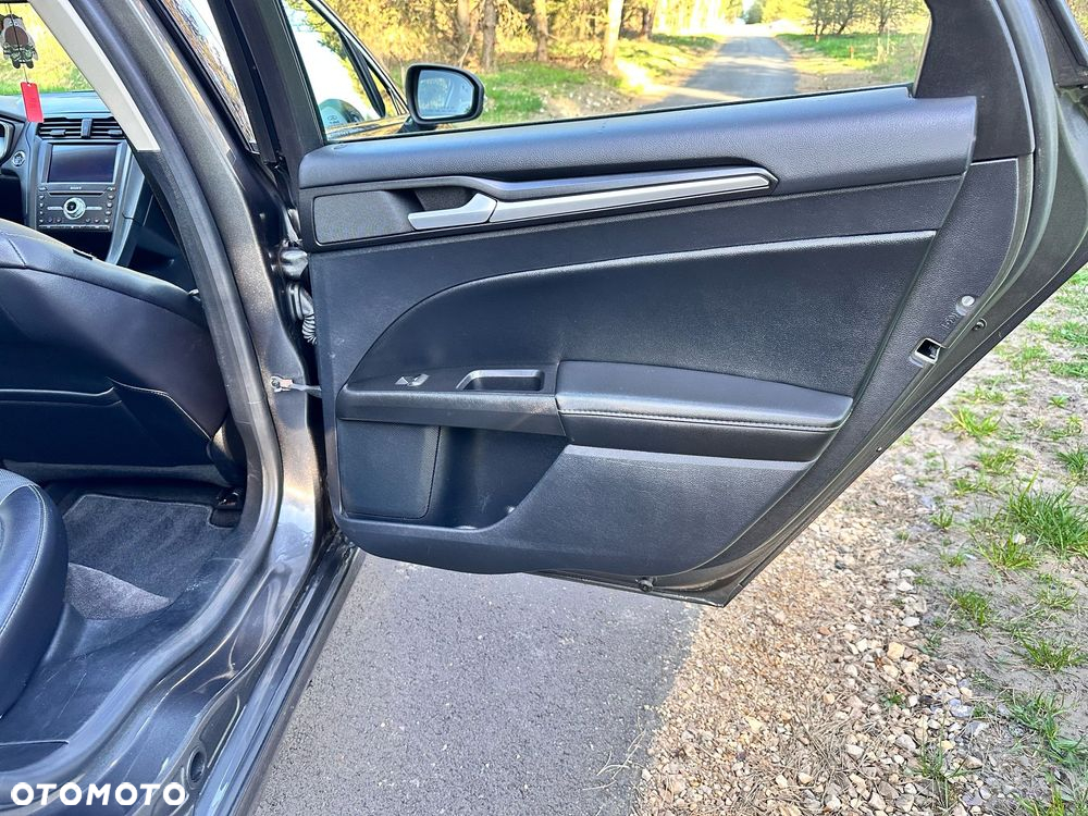 Ford Mondeo 2.0 Hybrid Titanium - 19