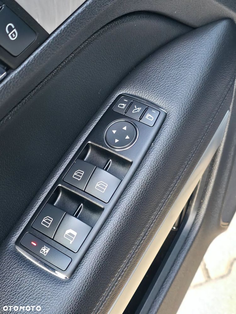 Mercedes-Benz Klasa E 350 CGI BlueEFFICIENCY 7G-TRONIC Avantgarde - 27