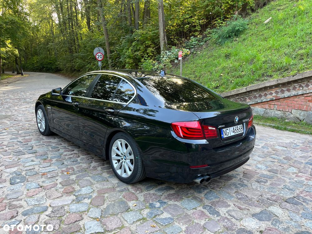 BMW Seria 5 525d xDrive - 4