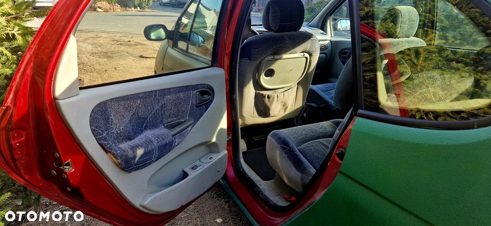 Renault Scenic 1.6 16V Privilege - 11