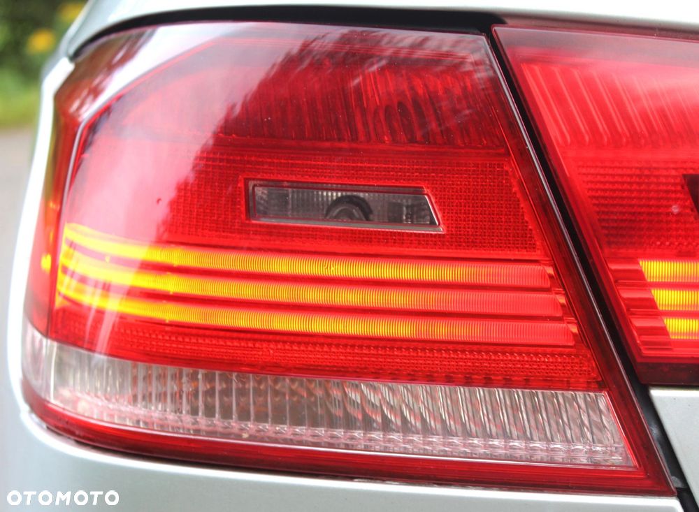LAMPA LEWY TYŁ W BŁOTNIK BMW E93
