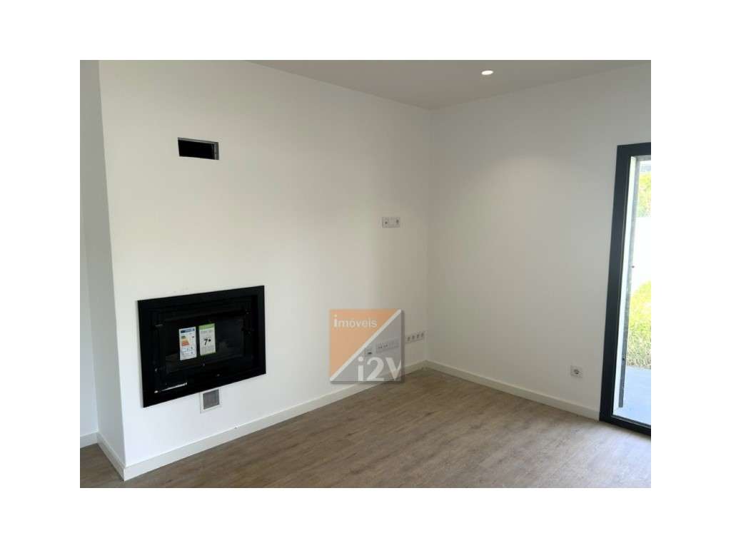 Moradia Geminada T3 Nova em Pinheiros - Leiria | Bons Acabamentos e... - Grande imagem: 5/18