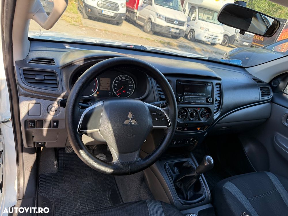 Mitsubishi L200 Double Cab M/T Intense - 38