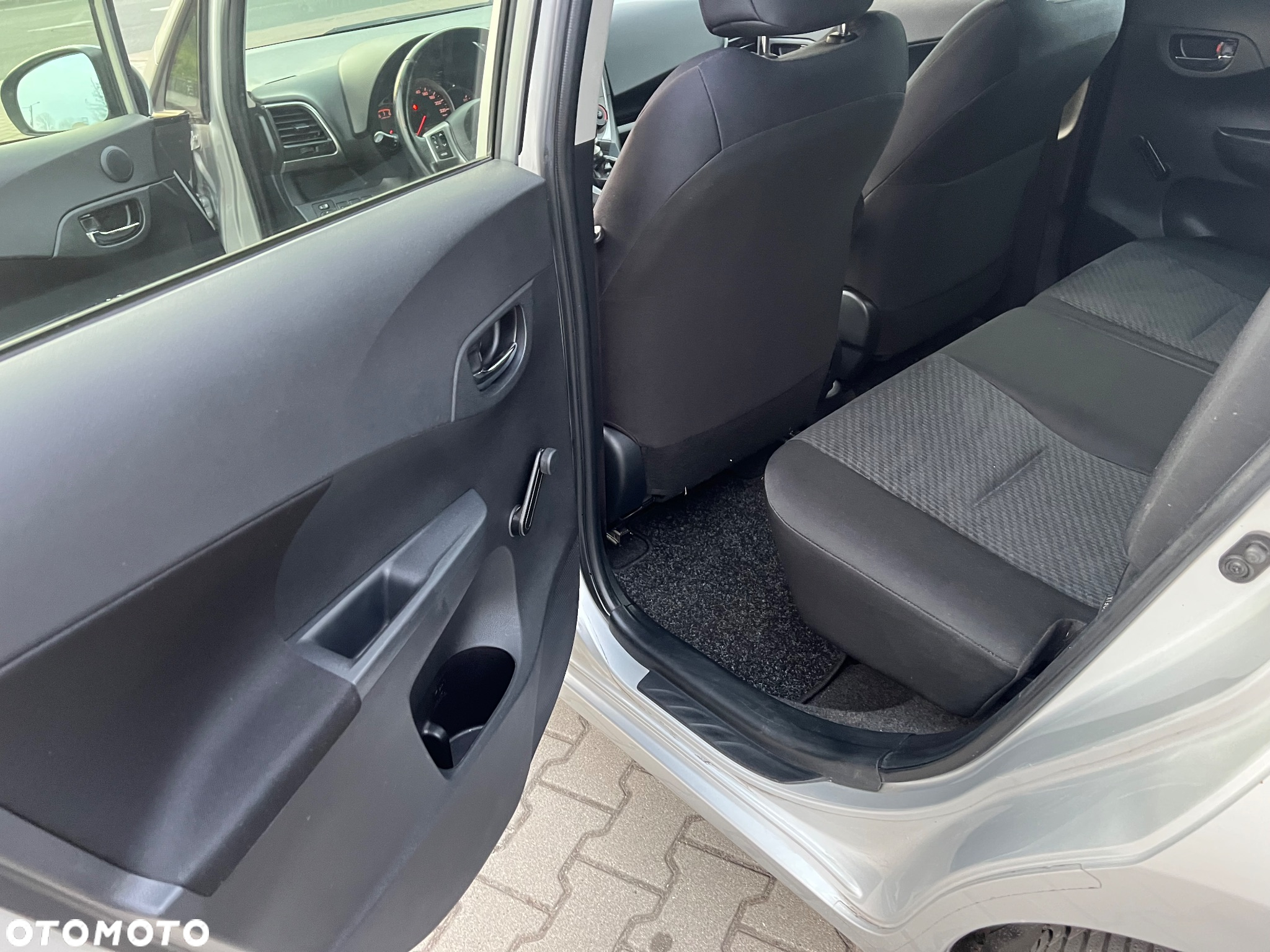 Toyota Verso S 1.33 Premium - 11