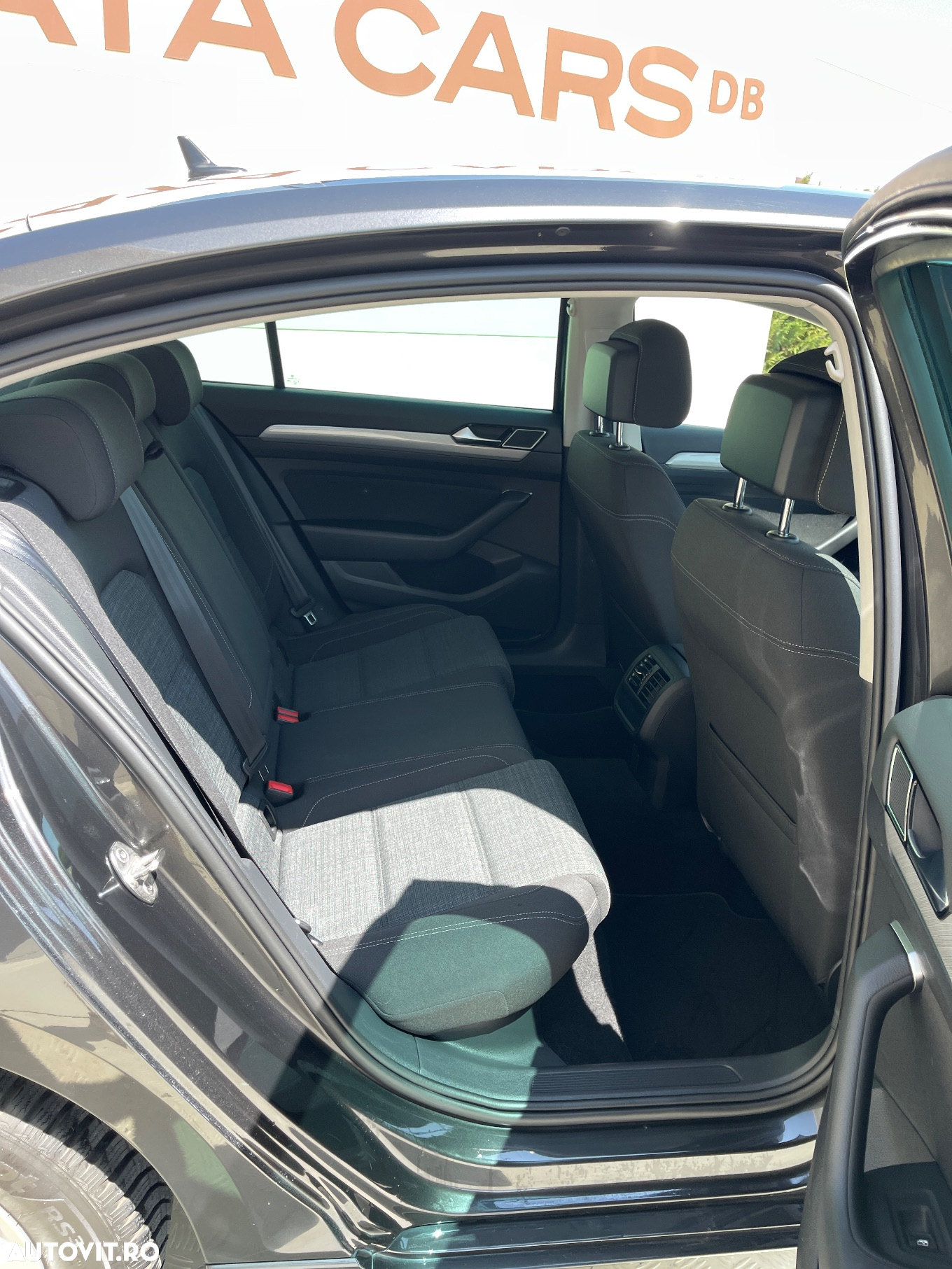 Volkswagen Passat - 25