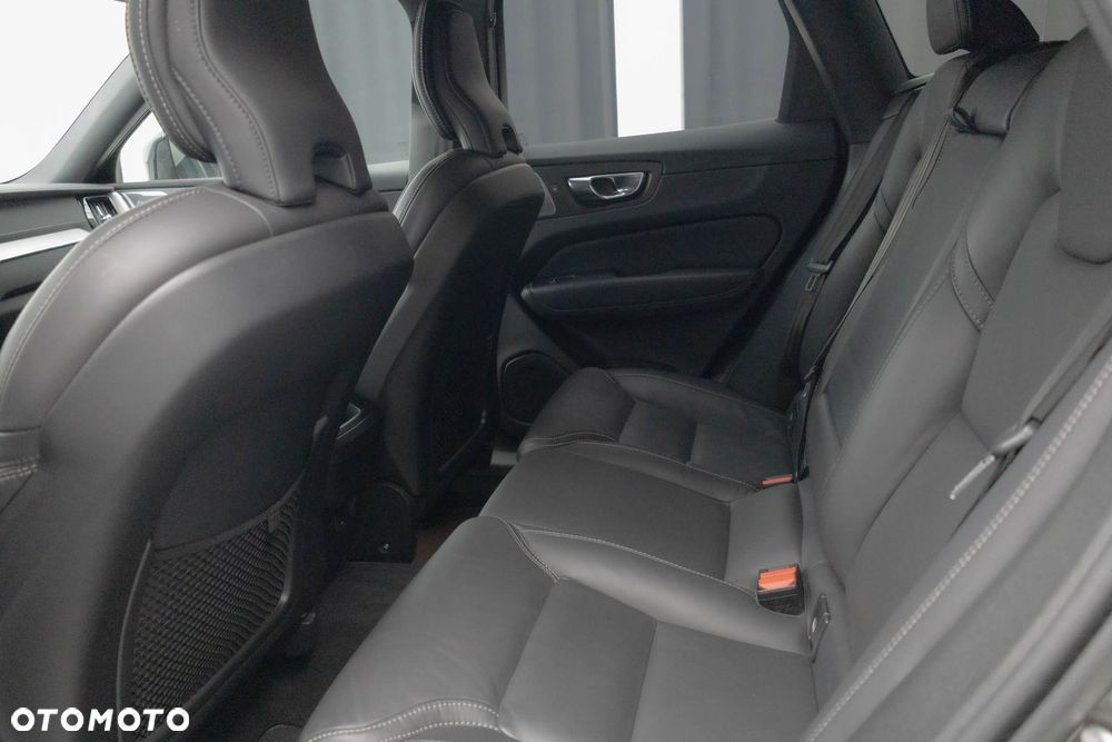 Volvo XC 60 B4 D AWD Ultimate Dark - 34