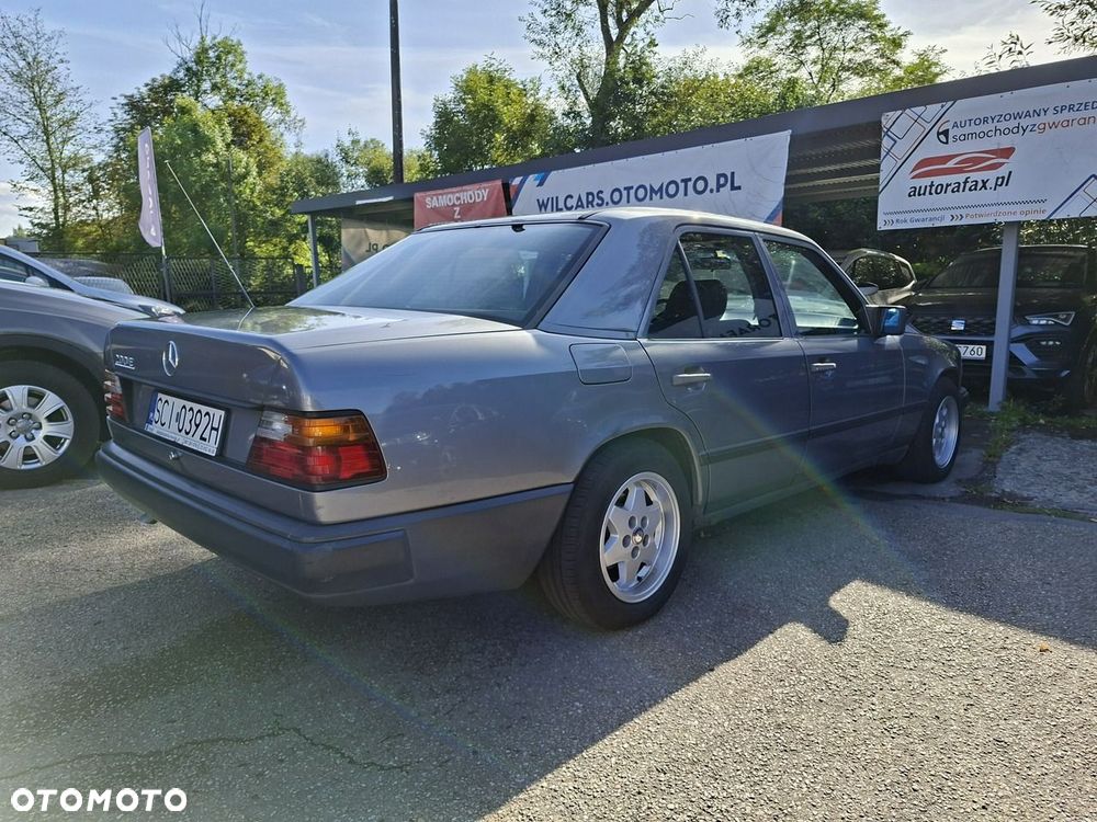 Mercedes-Benz Klasa E 200 - 11