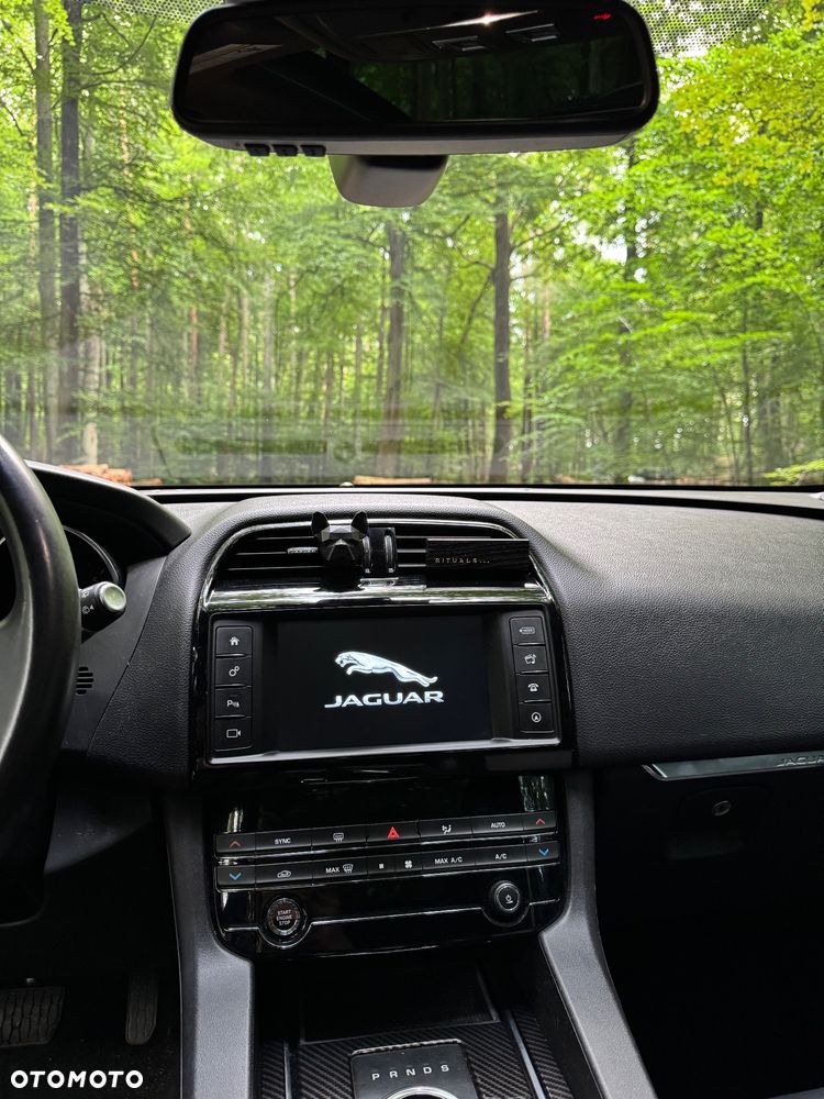 Jaguar F-Pace 2.0 i4P AWD Prestige - 12