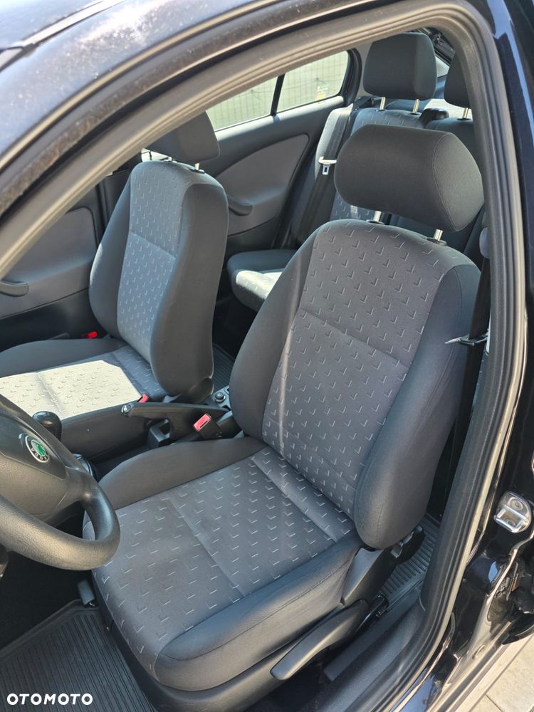 Skoda Octavia 1.6 Tour - 9