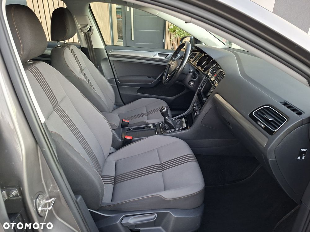Volkswagen Golf - 8