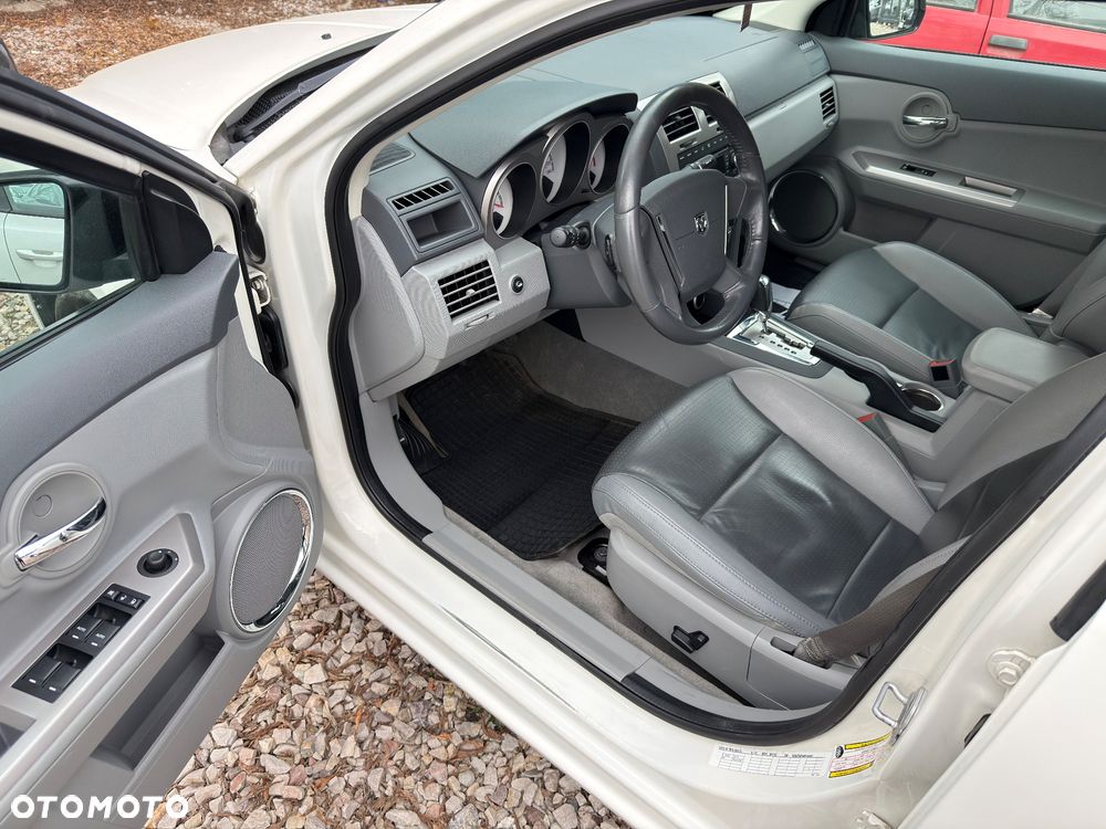 Dodge Avenger - 10